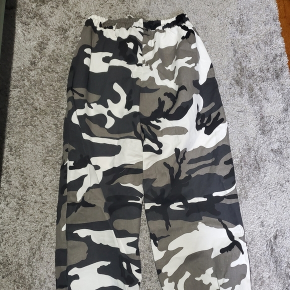 trendy camo pants